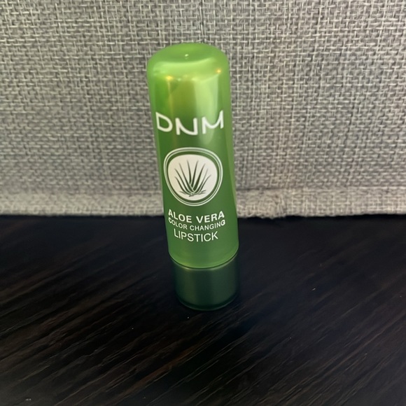 Aloe color changing lipstick, NWT! soooo cool, $12.99 each, two available - Picture 3 of 8